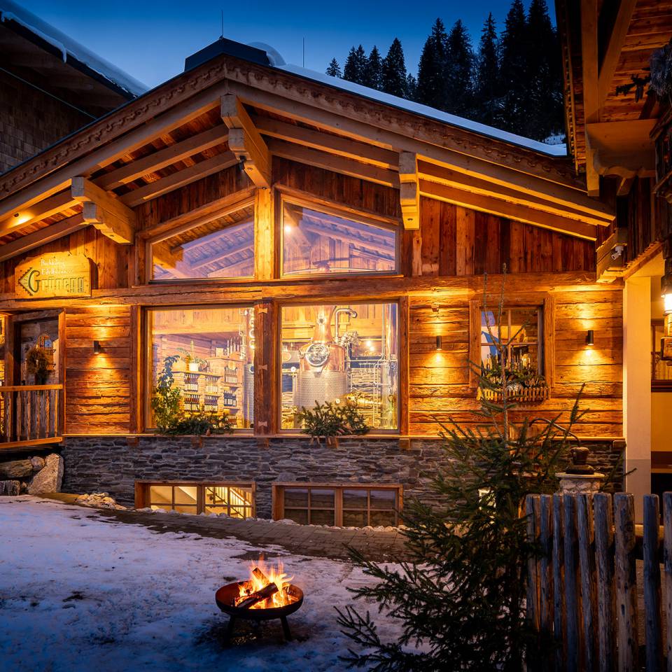 Magische Bergweihnacht
im Highking Chalet "Ursprung": einzigartige Möglichkeit zur besonderen Jahreszeit - Grünegg Alm und Hochkönig Edelbrennerei