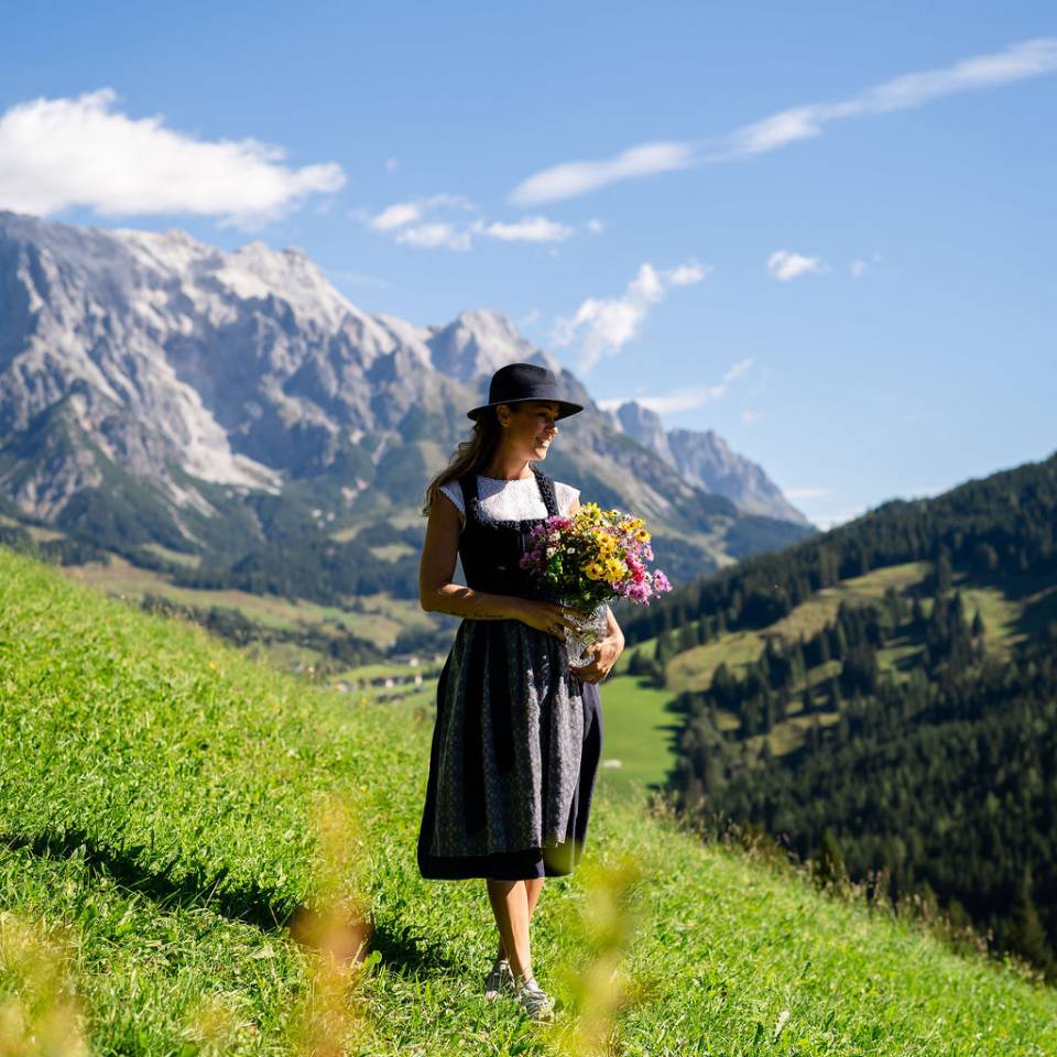 Almsommer: Bergsonne & Gipfelabenteuer - Grünegg Alm und Hochkönig Edelbrennerei