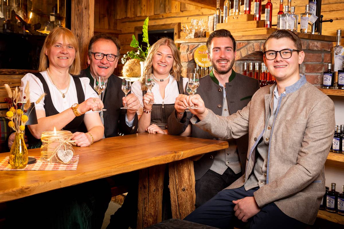 We are family: The whole family pitching in - Grünegg Alm und Hochkönig Edelbrennerei