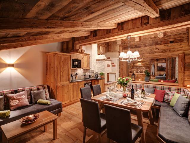 Grünegg Alm Highking Chalet Wohnraum