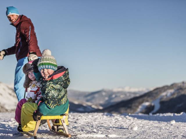 Rodel Kinder Familie Winter Hochkönig