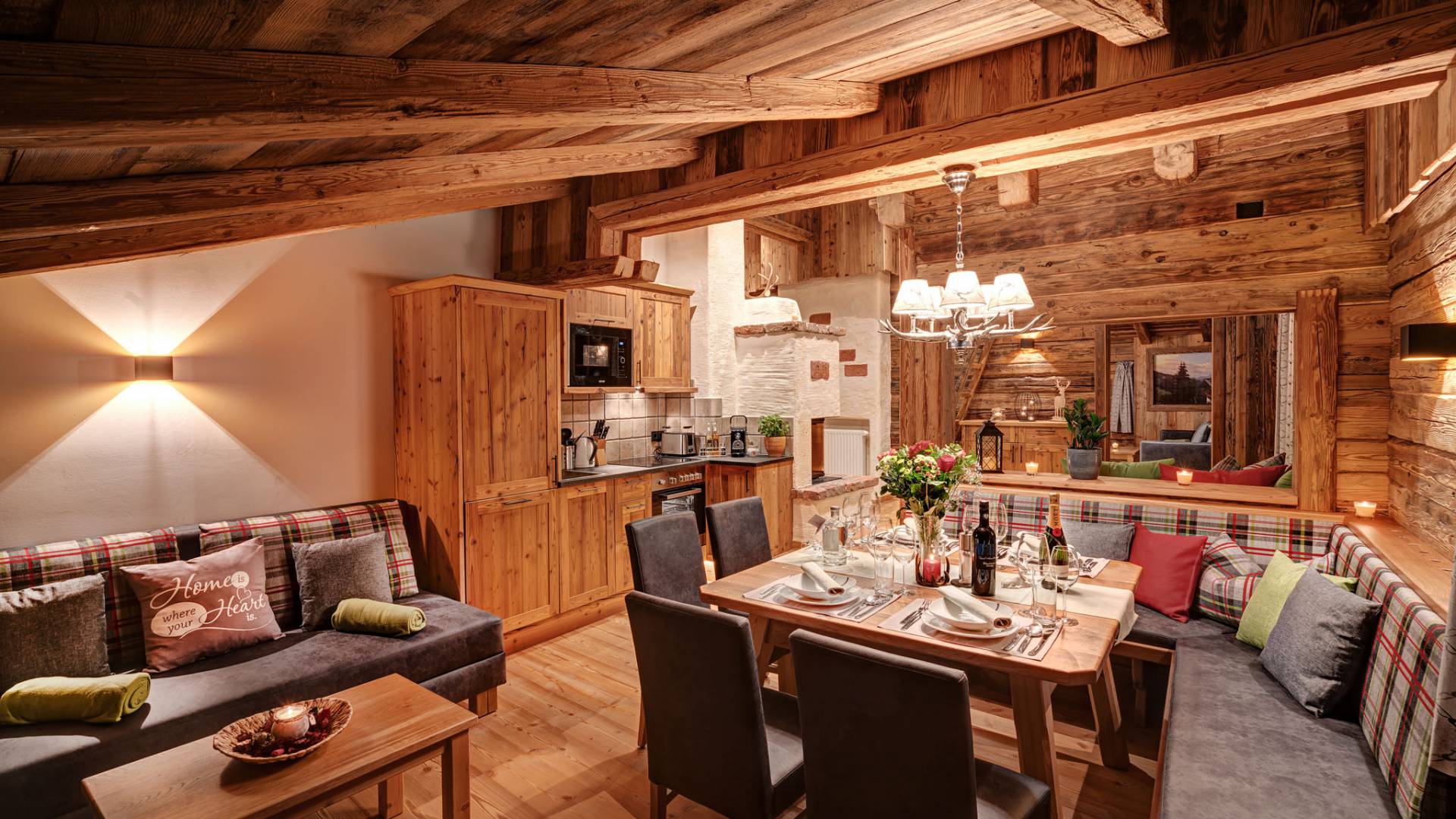 Grünegg Alm Highking Chalet Wohnraum