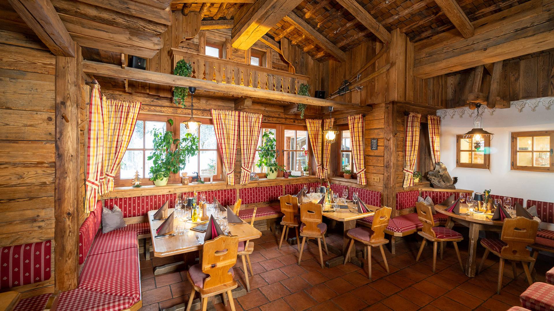 Grünegg Alm Restaurant Bartische